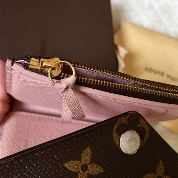 📌SOLD📌Louis Vuitton Victorine Wallet - Picture 14 of 16